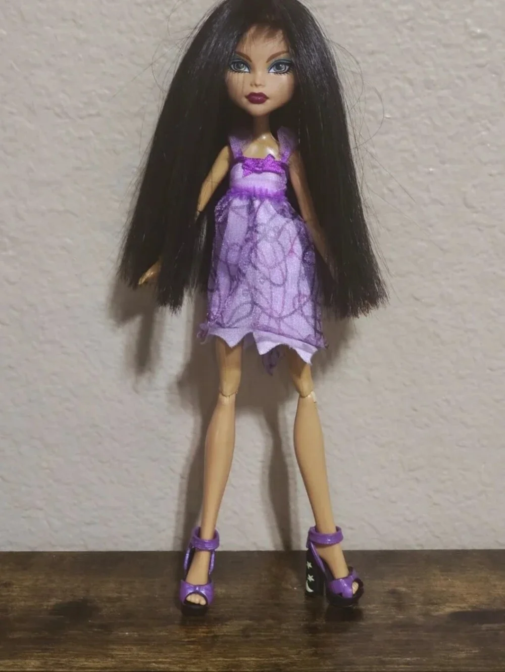 Beautiful 2008 Monster High Cleo de Nile With Purple Outfit